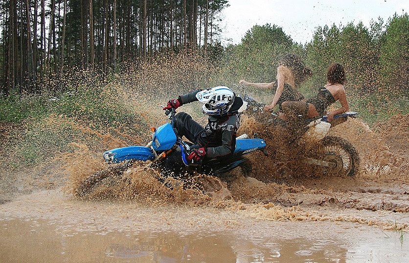 Как мотоциклы ездят по грязи