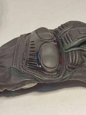 Перчатки кожаные Reviti черные M