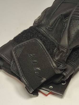 Перчатки кожаные Reviti черные M