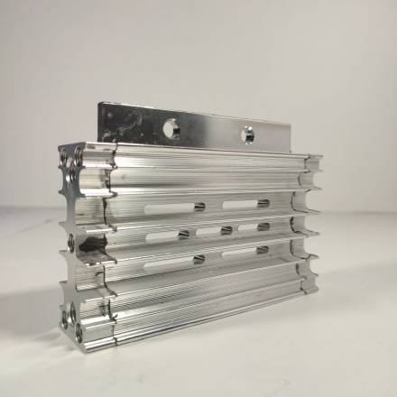 Радиатор алюминиевый серебристый