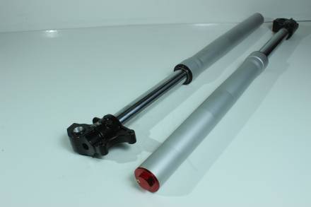 Амортизаторы передние серебристые 735мм