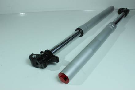 Амортизаторы передние серебристые 735мм