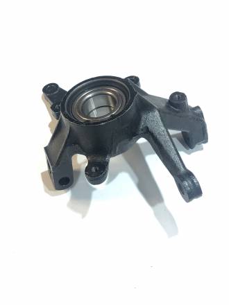 LU022071 Кулак поворотный, передний, левый, в сборе