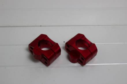 Переходники (стойки) руля 22мм-28мм красные