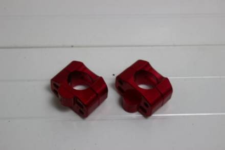 Переходники (стойки) руля 22мм-28мм красные