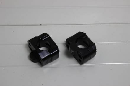 Переходники (стойки) руля 22мм-28мм черные