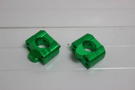 Переходники (стойки) руля 22мм-28мм зеленые